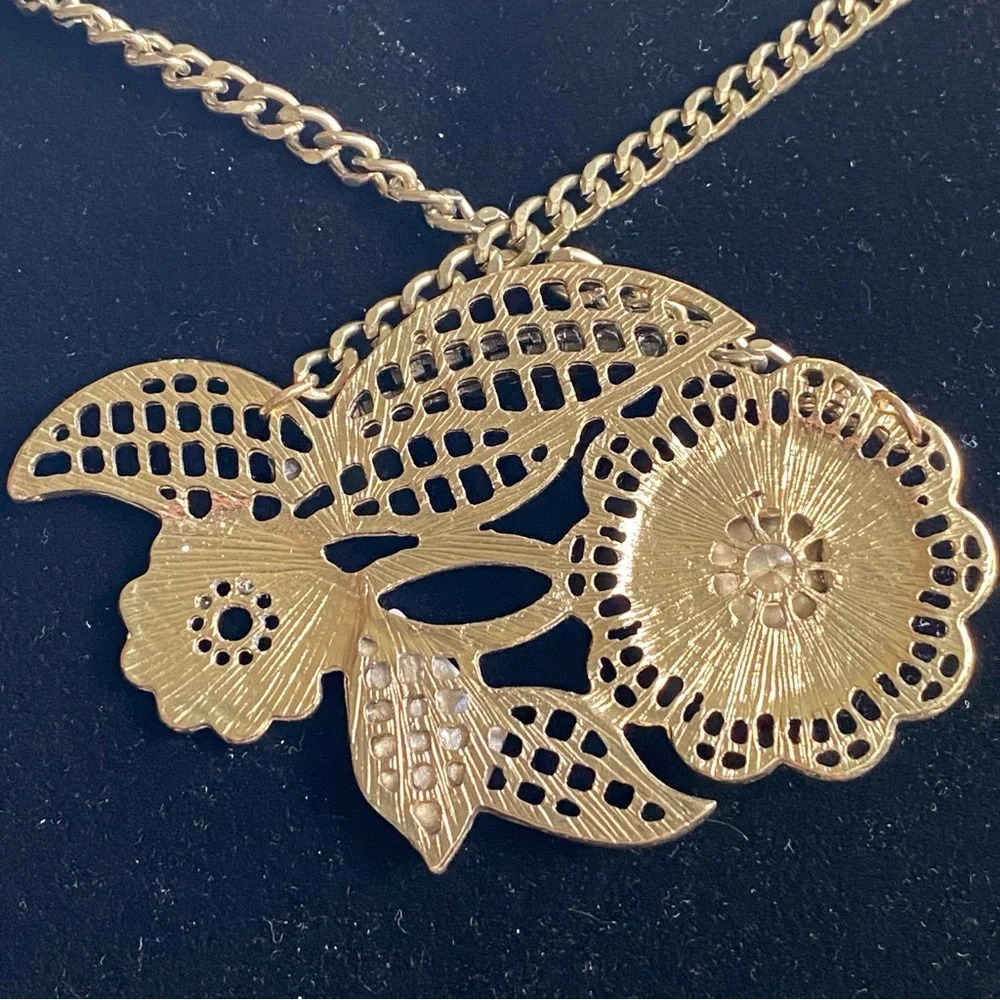 Oliver Bonas Gold Tone Pink Floral Pendant Necklace - Picture 3 of 8